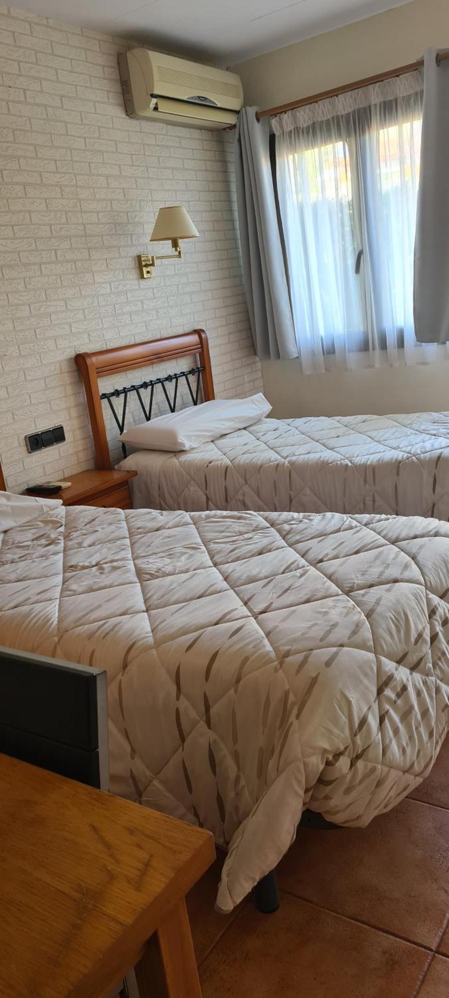 Hostal Mont-Rock Montagut Экстерьер фото