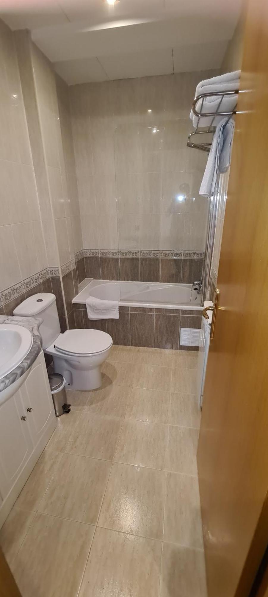 Hostal Mont-Rock Montagut Экстерьер фото