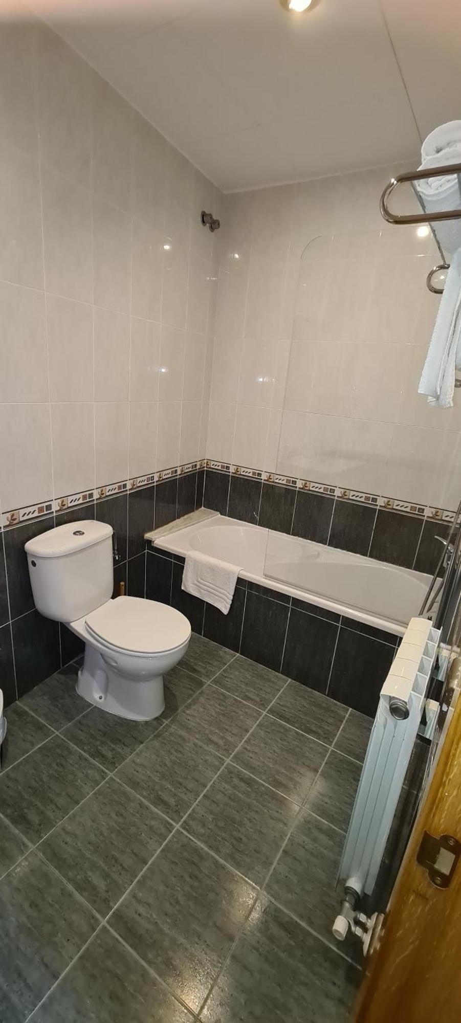 Hostal Mont-Rock Montagut Экстерьер фото