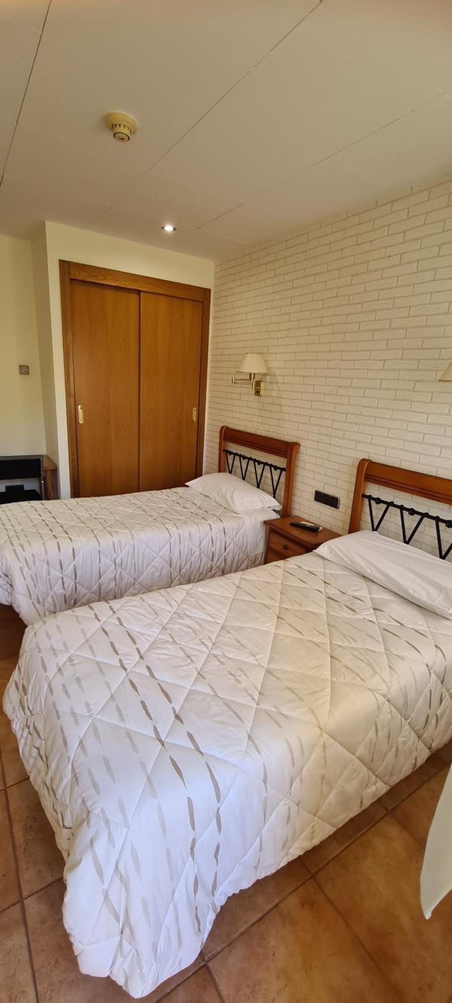 Hostal Mont-Rock Montagut Экстерьер фото