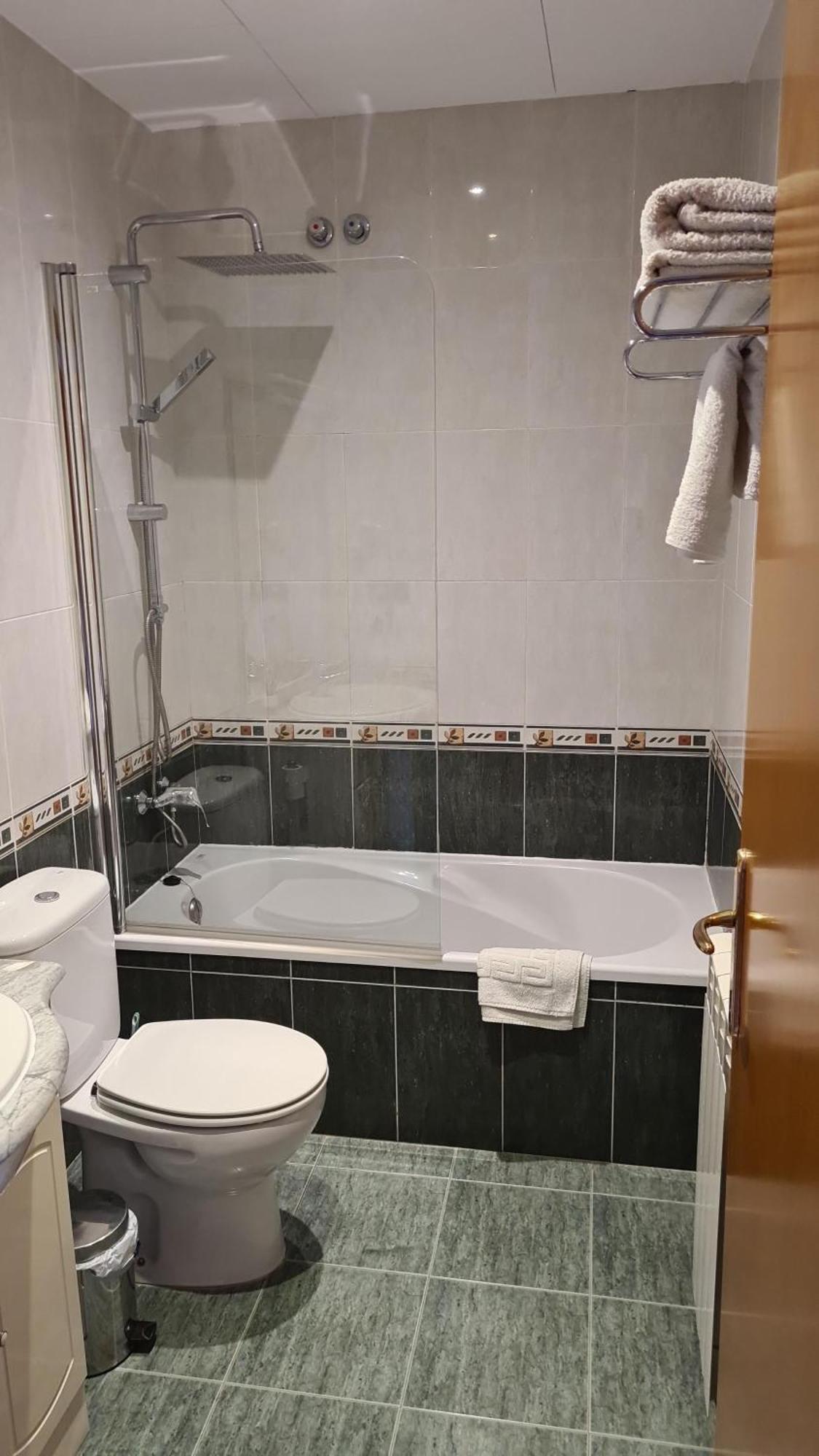 Hostal Mont-Rock Montagut Экстерьер фото